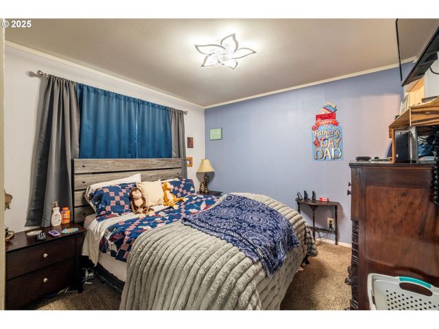 610 PARK Ave, Lakeside, OR 97449