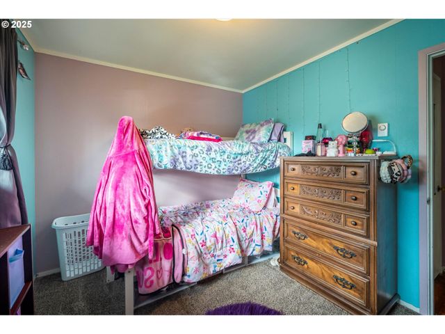 610 PARK Ave, Lakeside, OR 97449