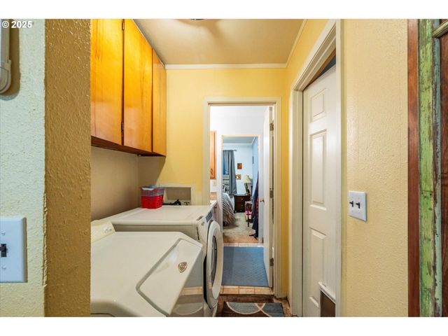 610 PARK Ave, Lakeside, OR 97449