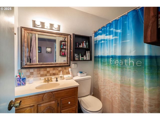 610 PARK Ave, Lakeside, OR 97449