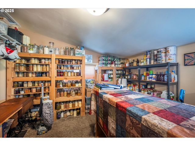 610 PARK Ave, Lakeside, OR 97449