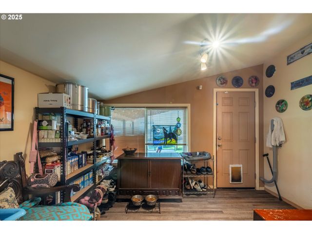 610 PARK Ave, Lakeside, OR 97449