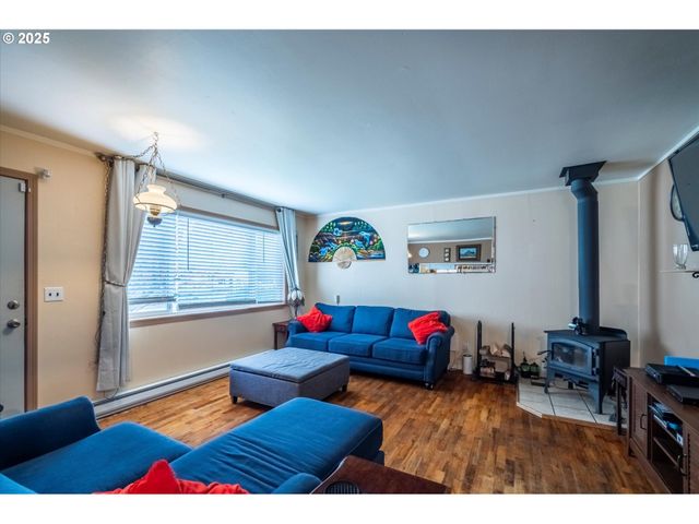 610 PARK Ave, Lakeside, OR 97449