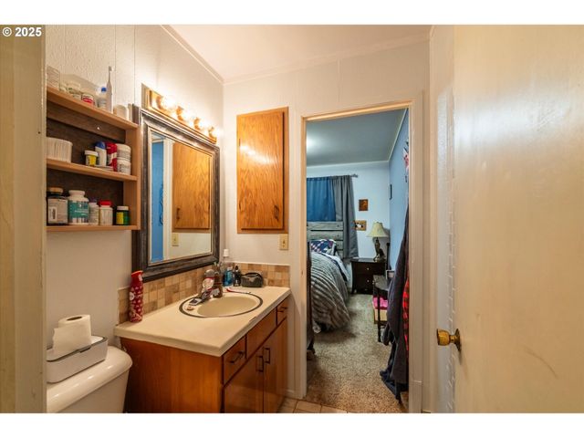 610 PARK Ave, Lakeside, OR 97449