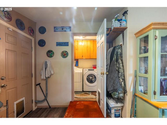 610 PARK Ave, Lakeside, OR 97449