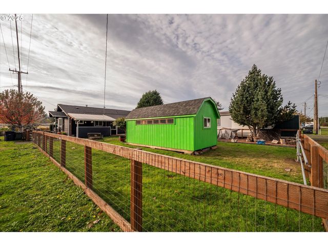 610 PARK Ave, Lakeside, OR 97449