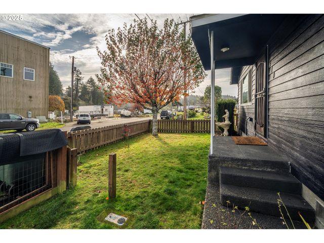 610 PARK Ave, Lakeside, OR 97449