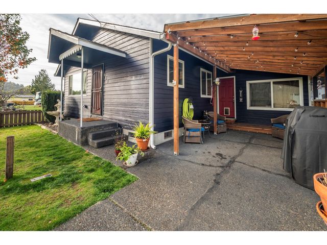 610 PARK Ave, Lakeside, OR 97449