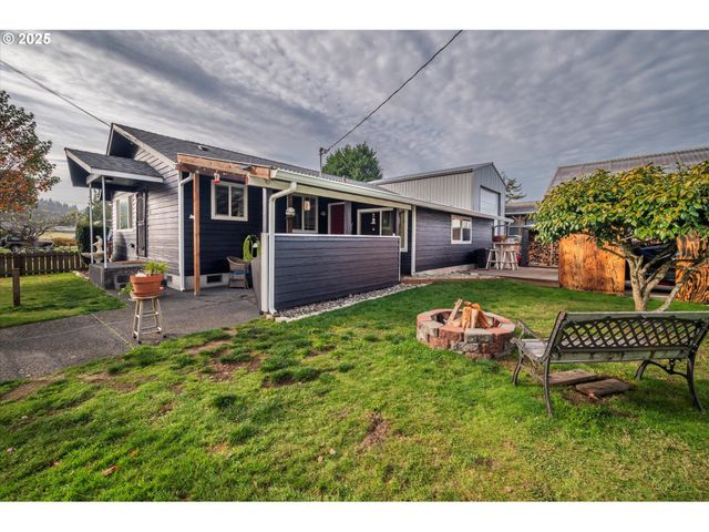 610 PARK Ave, Lakeside, OR 97449