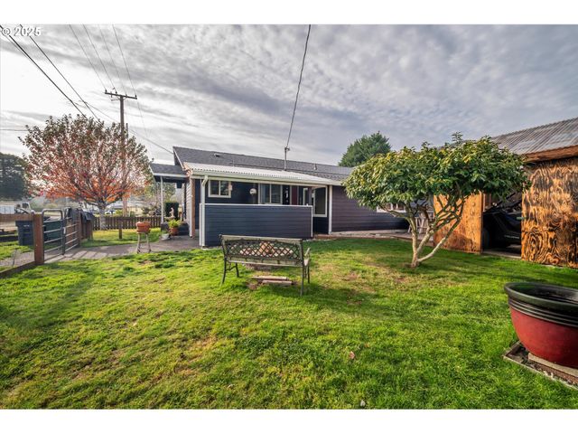 610 PARK Ave, Lakeside, OR 97449