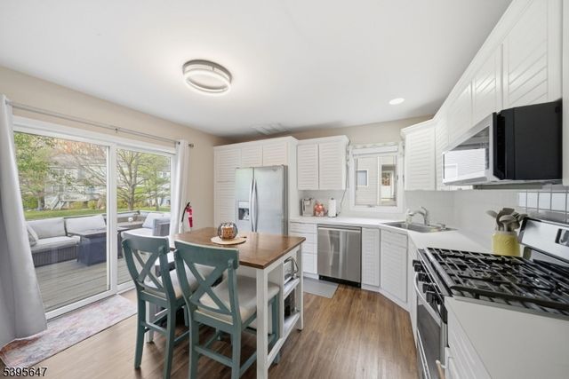 12 Meadow Pond Rd, Hardyston Twp., NJ 07419