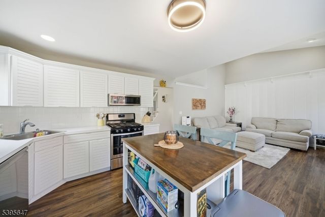 12 Meadow Pond Rd, Hardyston Twp., NJ 07419