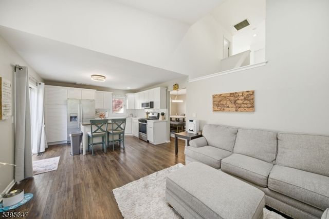 12 Meadow Pond Rd, Hardyston Twp., NJ 07419