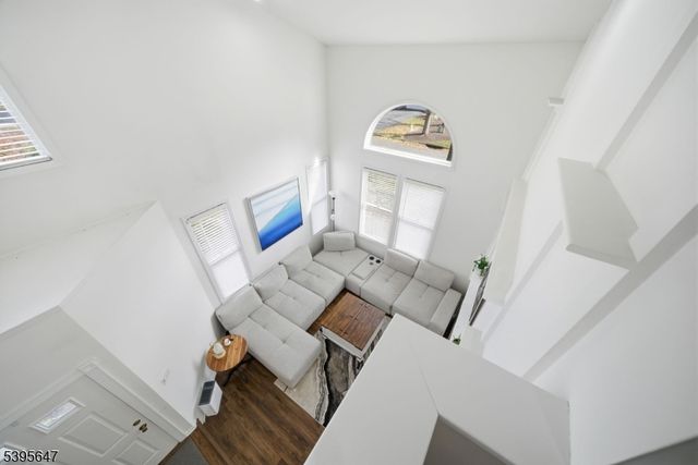 12 Meadow Pond Rd, Hardyston Twp., NJ 07419