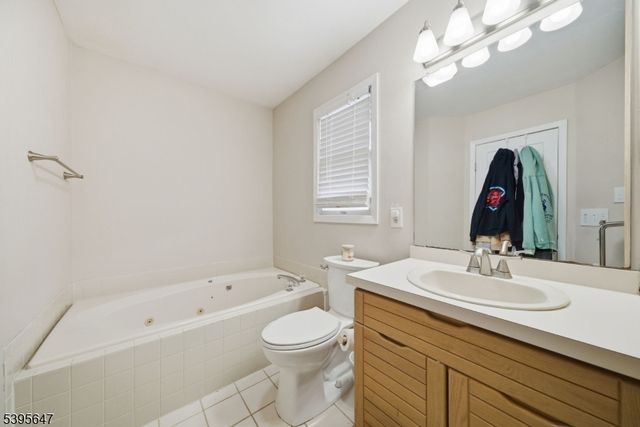 12 Meadow Pond Rd, Hardyston Twp., NJ 07419