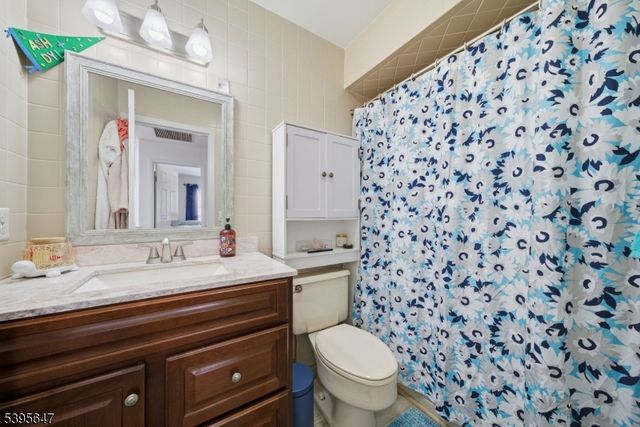 12 Meadow Pond Rd, Hardyston Twp., NJ 07419