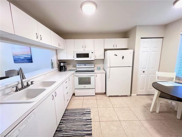 1051 Eastham WAY B104, Naples, FL 34104