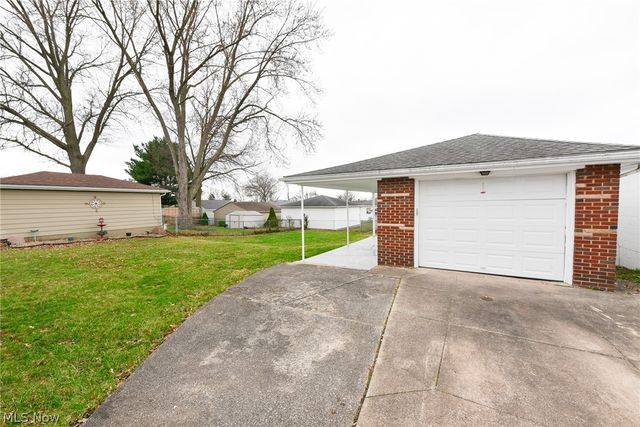 490 Stephens Road, Akron, OH 44312