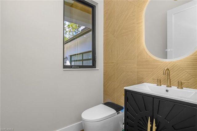 5000 Palmetto Woods DR, Naples, FL 34119