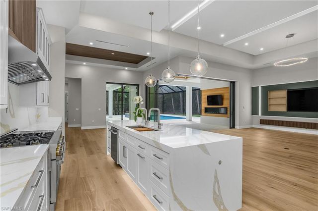 5000 Palmetto Woods DR, Naples, FL 34119