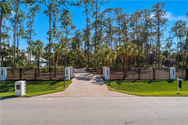 5000 Palmetto Woods DR, Naples, FL 34119