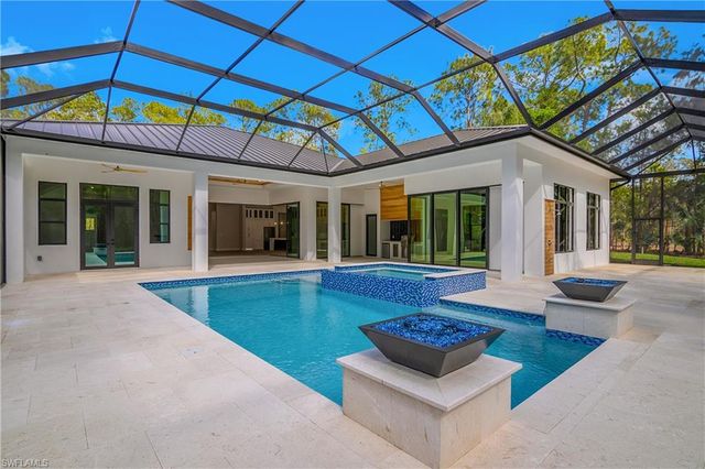 5000 Palmetto Woods DR, Naples, FL 34119