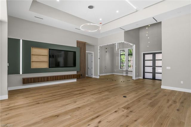 5000 Palmetto Woods DR, Naples, FL 34119