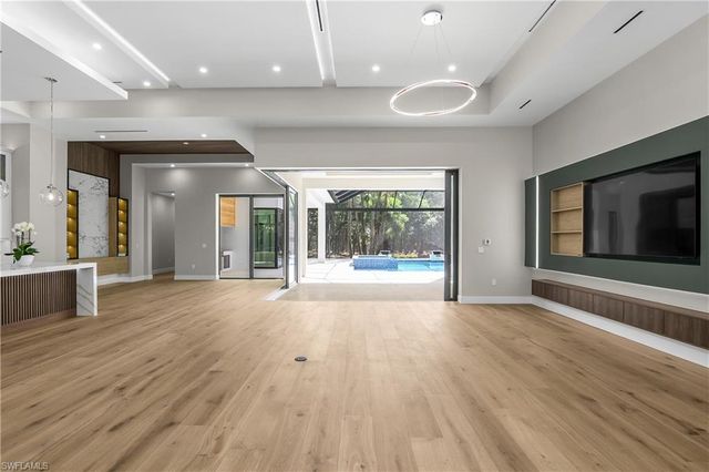 5000 Palmetto Woods DR, Naples, FL 34119