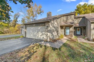 468 Woodstone Road, Waterford, MI 48327