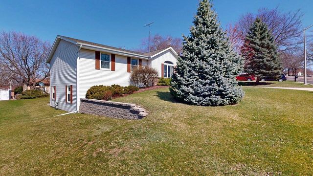 1321 Jamesway, Fort Atkinson, WI 53538