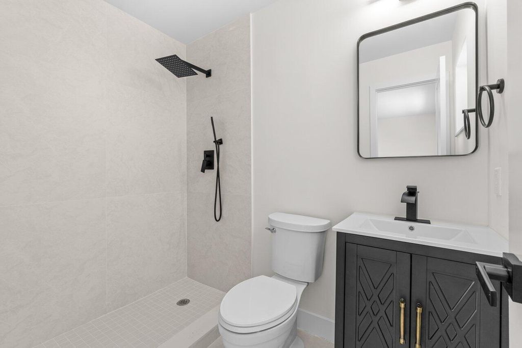 Image 17 of property listing at 4498 NW 2nd Avenue, Boca Raton, FL 33431