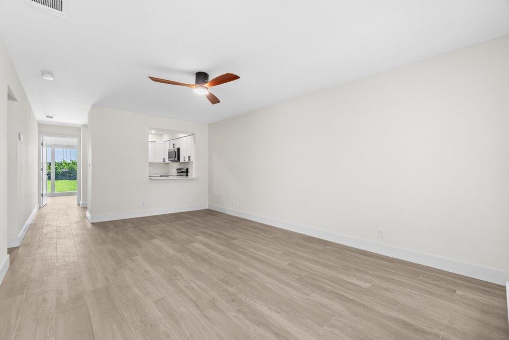 Image 2 of property listing at 4498 NW 2nd Avenue, Boca Raton, FL 33431