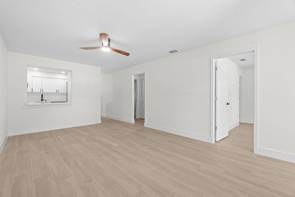 Image 22 of property listing at 4498 NW 2nd Avenue, Boca Raton, FL 33431