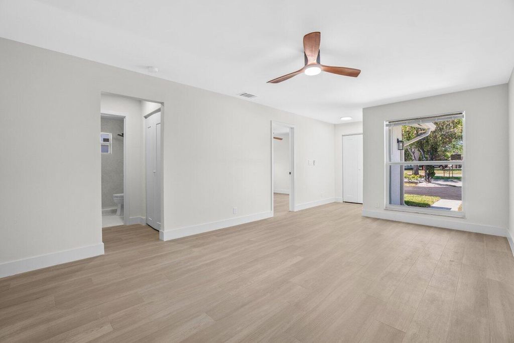 Image 25 of property listing at 4498 NW 2nd Avenue, Boca Raton, FL 33431