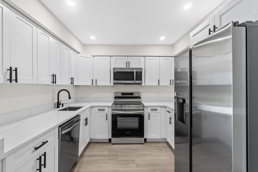 Image 26 of property listing at 4498 NW 2nd Avenue, Boca Raton, FL 33431