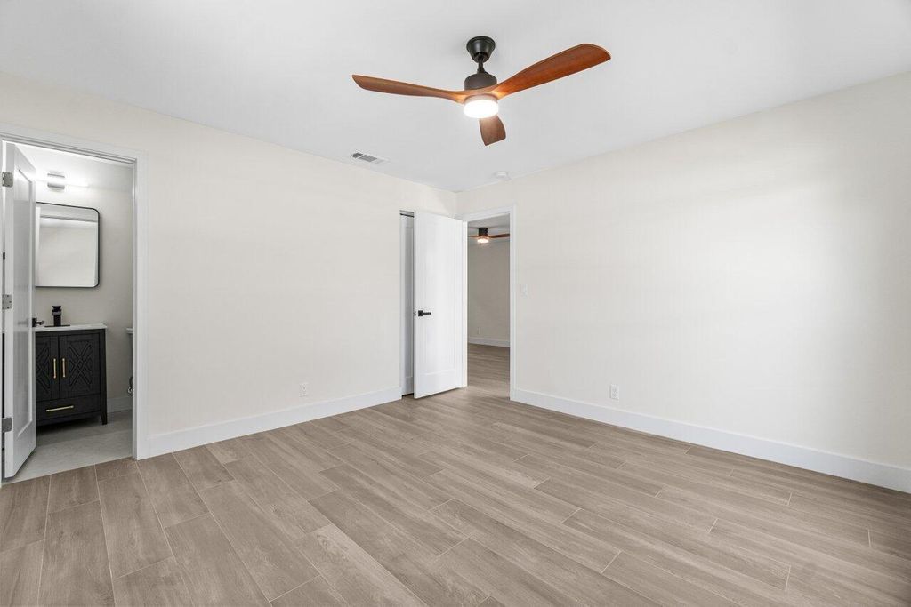 Image 29 of property listing at 4498 NW 2nd Avenue, Boca Raton, FL 33431