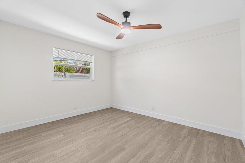 Image 32 of property listing at 4498 NW 2nd Avenue, Boca Raton, FL 33431