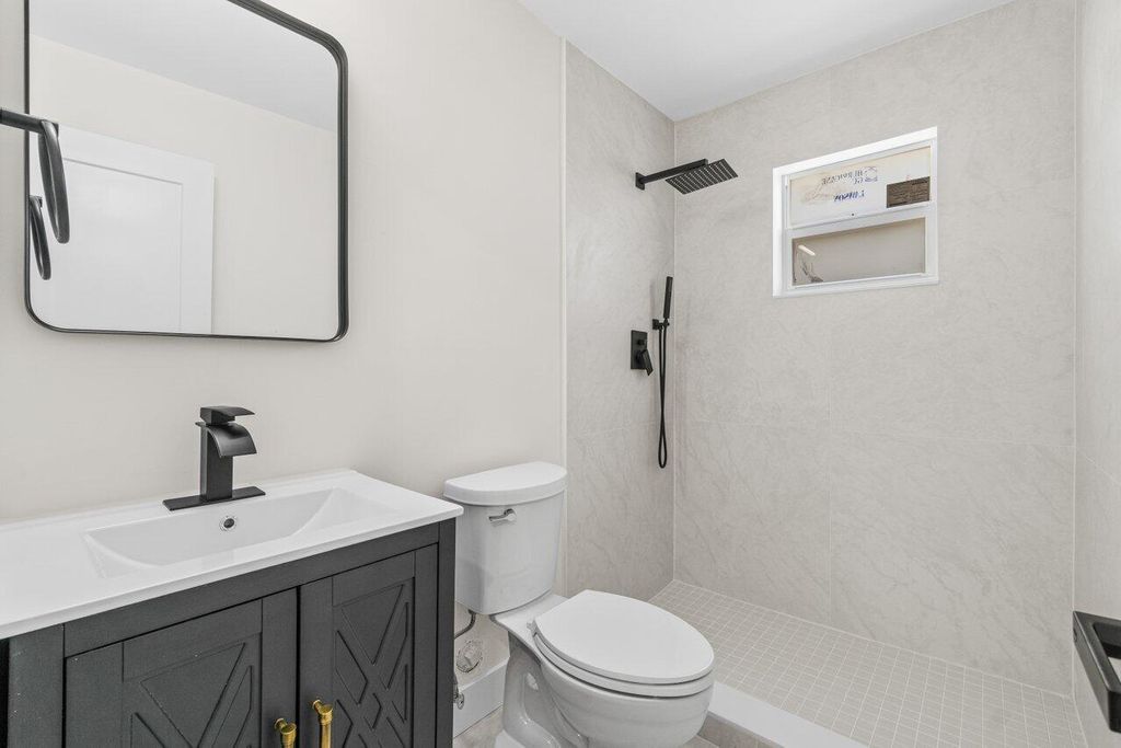 Image 33 of property listing at 4498 NW 2nd Avenue, Boca Raton, FL 33431