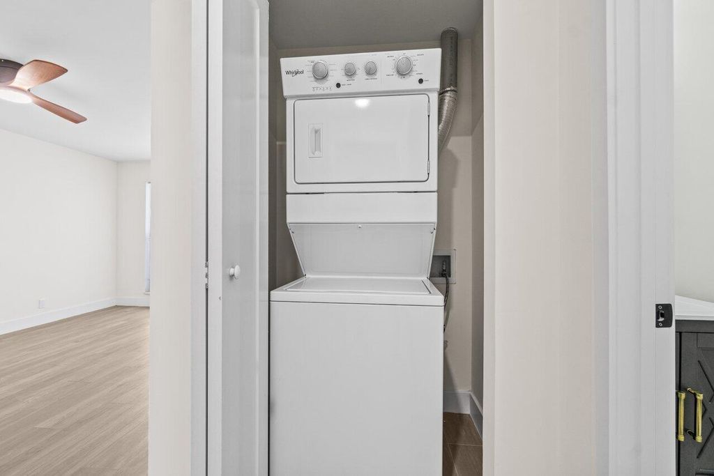 Image 37 of property listing at 4498 NW 2nd Avenue, Boca Raton, FL 33431