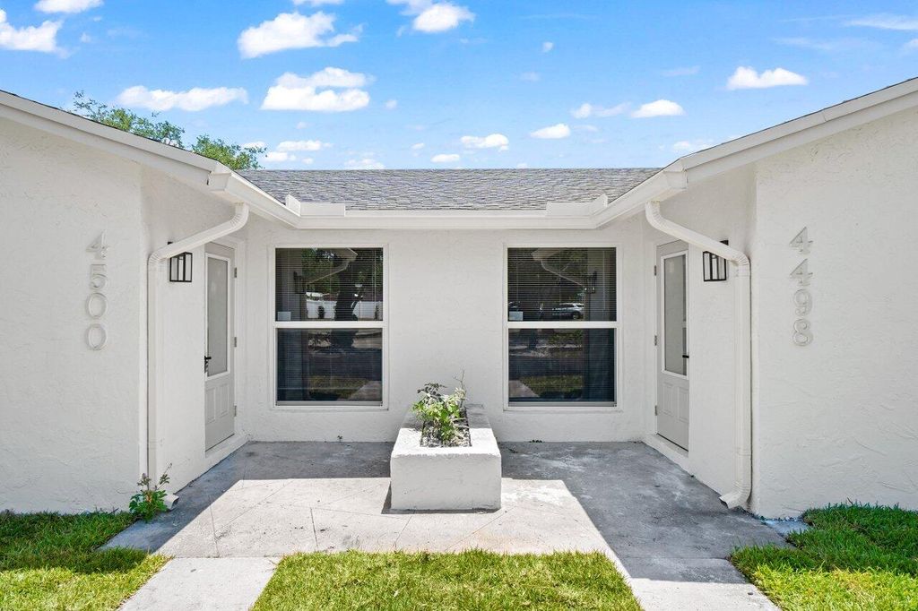 Image 41 of property listing at 4498 NW 2nd Avenue, Boca Raton, FL 33431