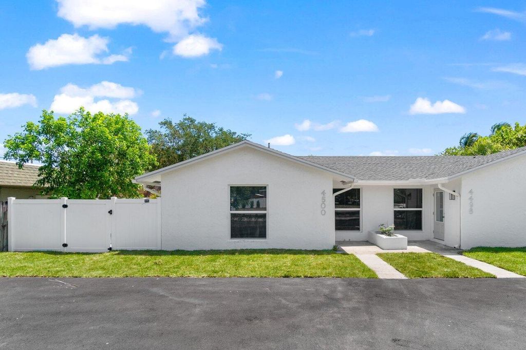 Image 42 of property listing at 4498 NW 2nd Avenue, Boca Raton, FL 33431