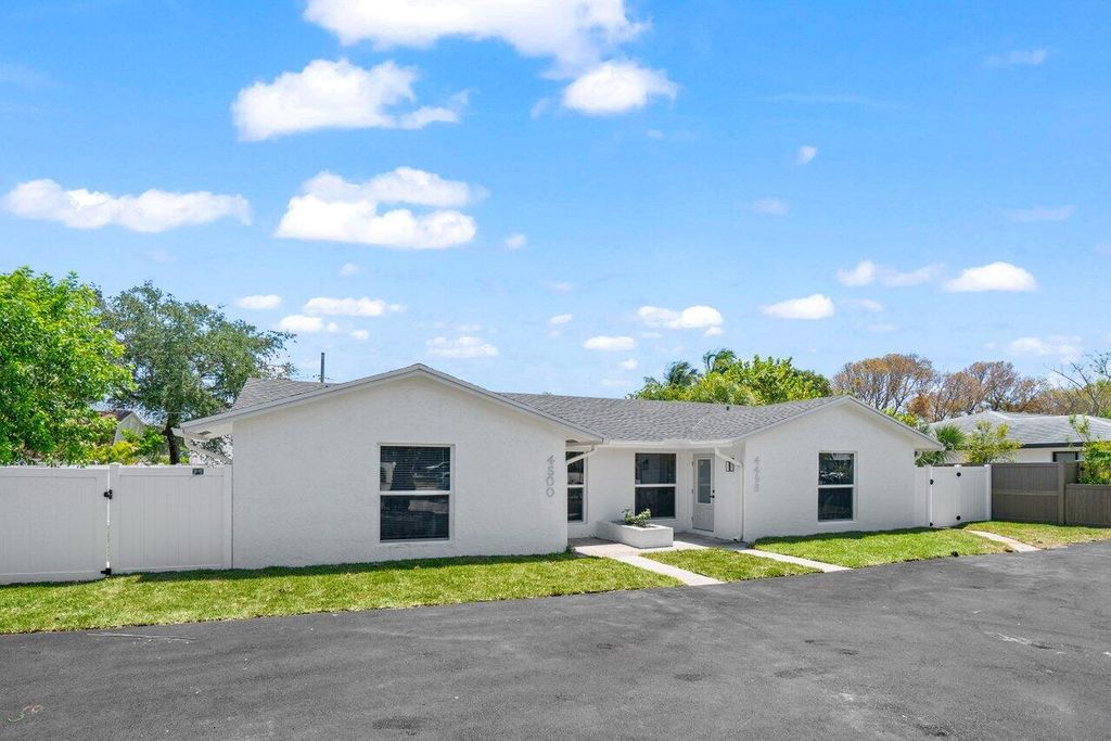 Image 43 of property listing at 4498 NW 2nd Avenue, Boca Raton, FL 33431