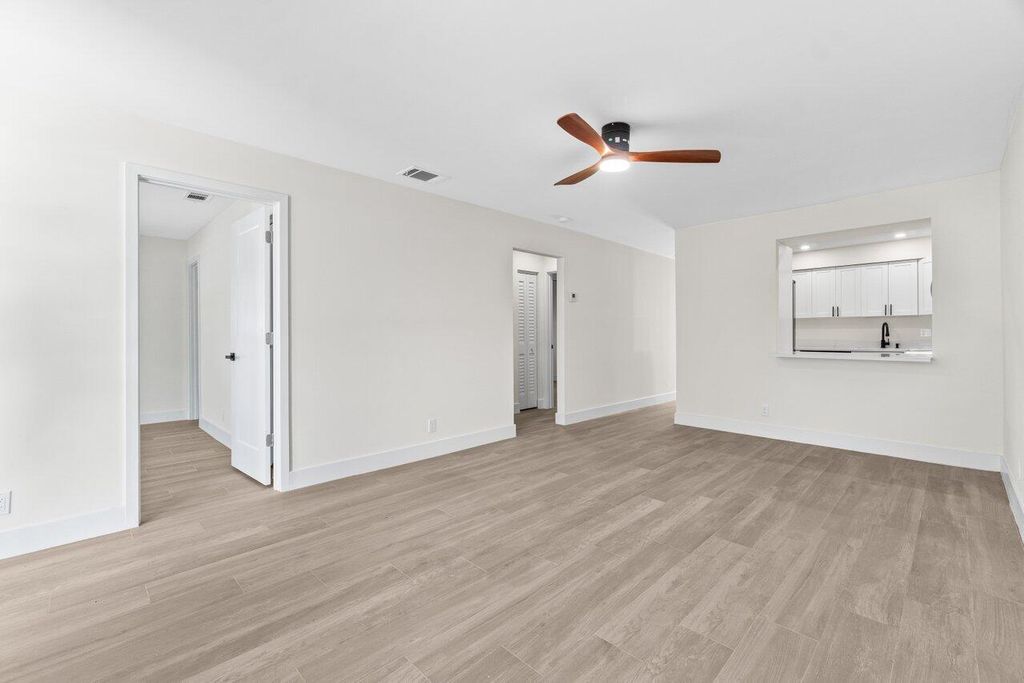 Image 6 of property listing at 4498 NW 2nd Avenue, Boca Raton, FL 33431