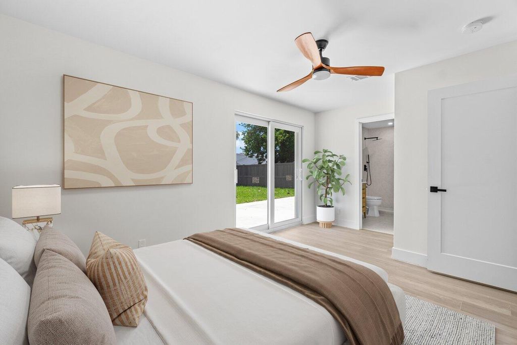 Image 9 of property listing at 4498 NW 2nd Avenue, Boca Raton, FL 33431