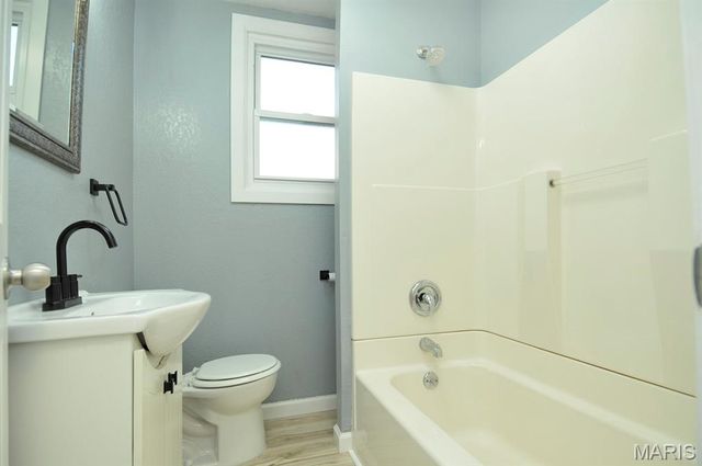 124 W Cartwright Avenue, Unincorporated, MO 63125