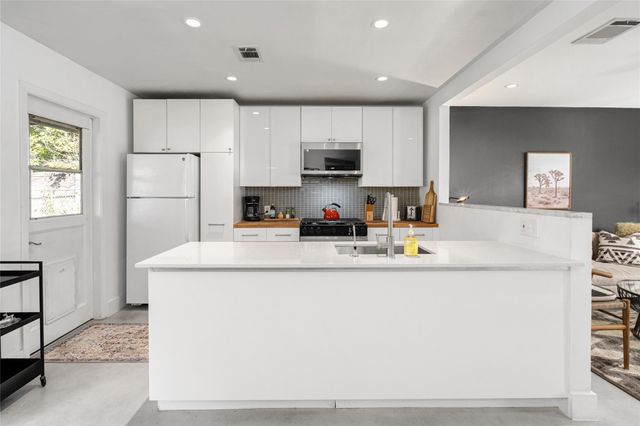 4620 Englewood DR, Austin, TX 78745