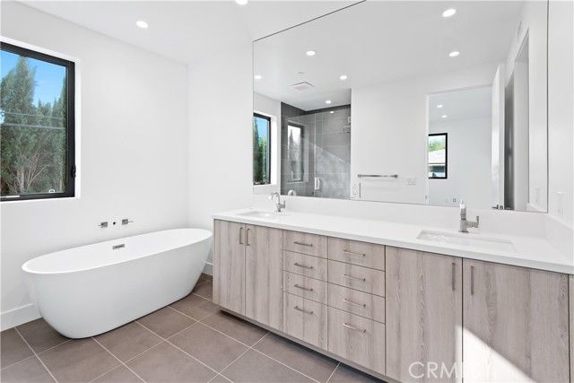 12300 Oxnard Street 3, North Hollywood (los Angeles), CA 91606