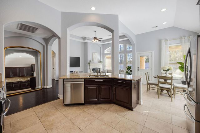 31 S Victoriana Circle, Spring, TX 77389