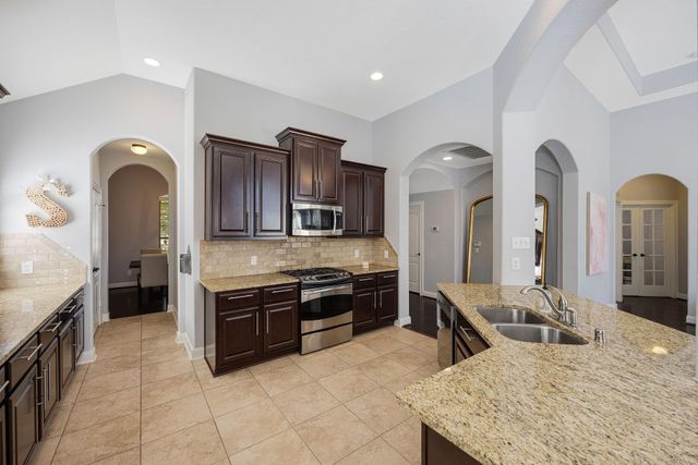 31 S Victoriana Circle, Spring, TX 77389