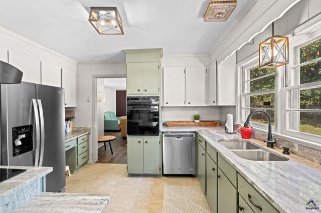 416 Knodishall Drive, Warner Robins, GA 31093